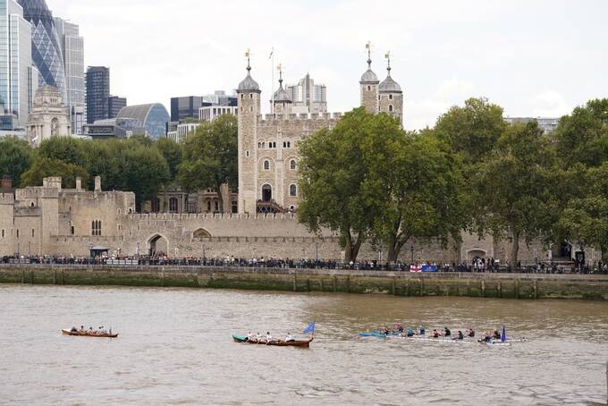 ‘Illegally smuggled’ cannon at Tower of London subject of dispute with Ireland eiqridrriutinv