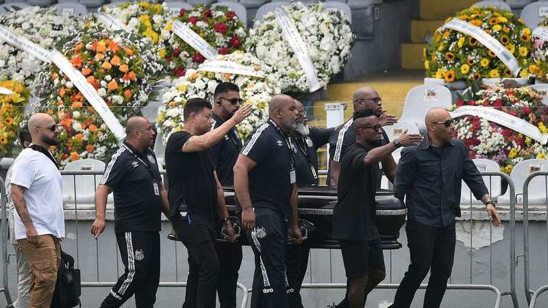 Emotional Brazilians say tearful goodbye to Pele as fans flock to icon
