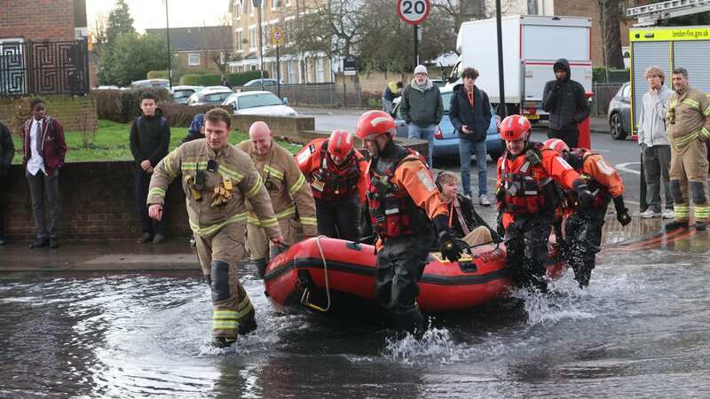 Children rescued by boat as burst pipe leaves streets completely underwater