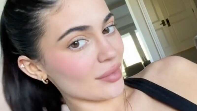 Kylie Jenner shows off natural 