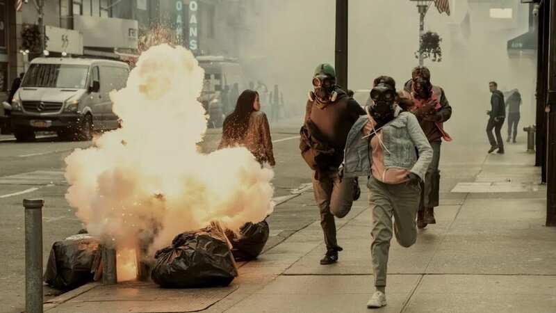 An explosive scene in Kaleidoscope. (Image: Netflix)