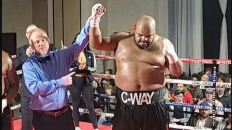 Boxer weighing 400lb bounces back with dominant KO win against 231lb rival