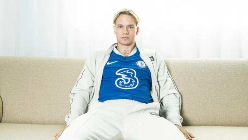 Chelsea confirm enormous Mudryk contract after beating Arsenal to transfer
