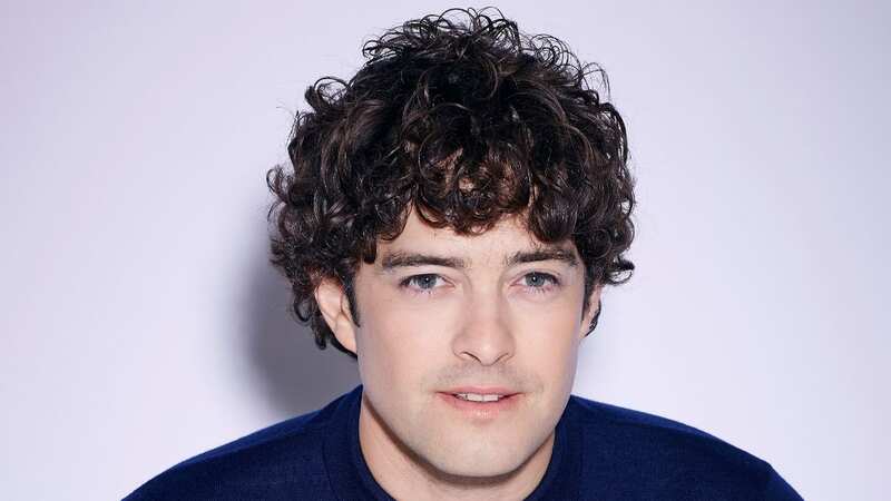 Holby City actor Lee Mead looks unrecognisable as he shaves hair for transplant