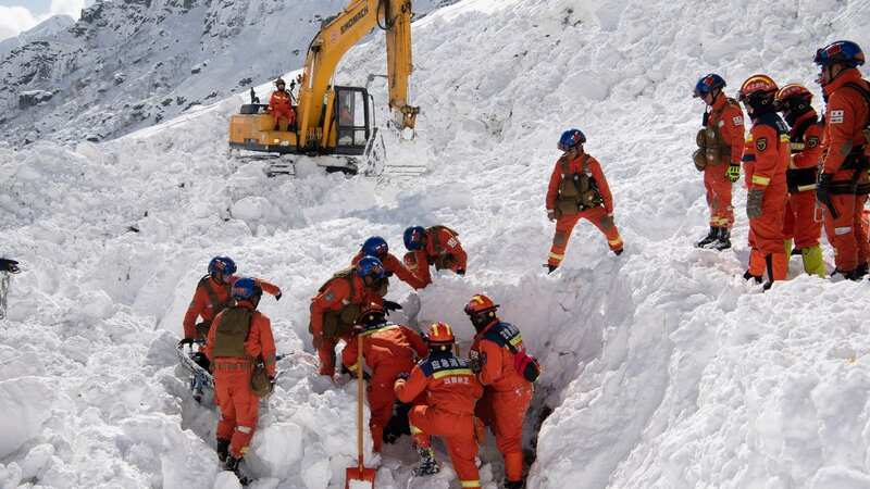 Rescuers work at an avalanche site in Nyingchi (Image: Xinhua/REX/Shutterstock)