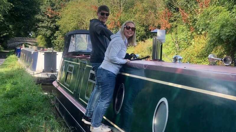 Ellie and Harry will be moving from their 3-bed home to a narrowboat in March (Image: @Justbobbingaround)