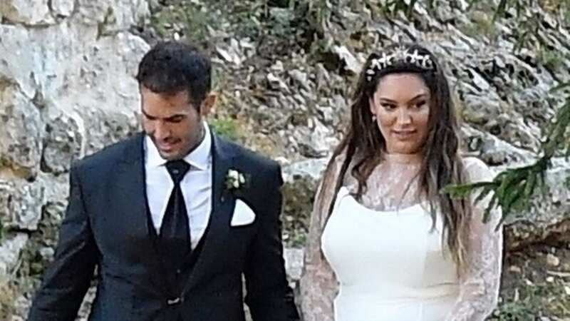 Kelly Brook haunted by her wedding snaps where she looks 