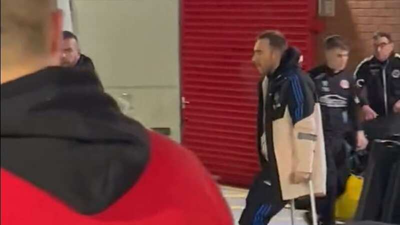 Christian Eriksen left Old Trafford on crutches (Image: Twitter / @xiw4n)