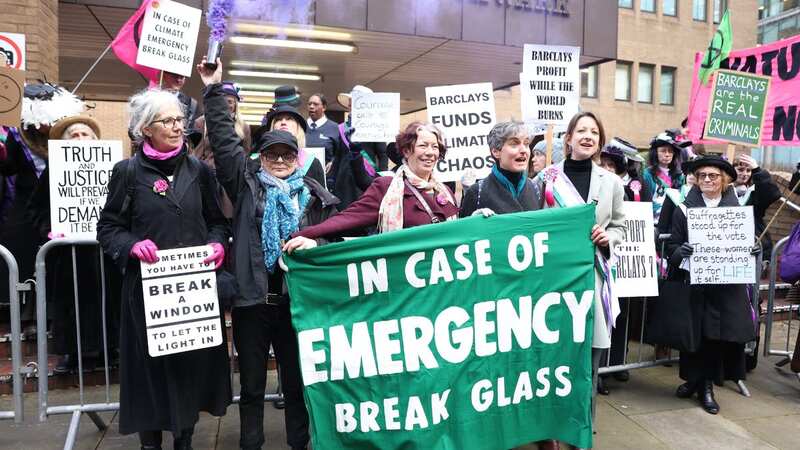 Activists gather outside Southwark Crown Court in support of the Barclays 7 (Image: Ian Vogler / Daily Mirror)