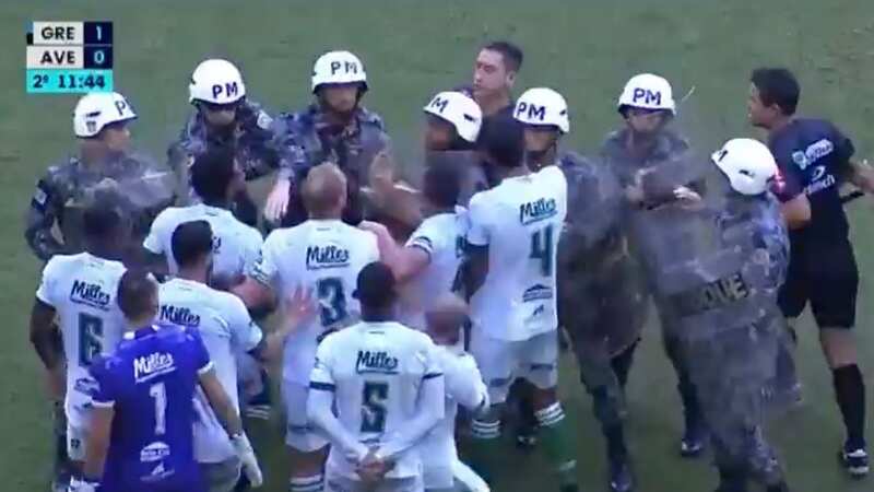 Avendia players were fuming with the referee for awarding Gremio