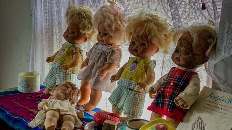 Creepy dolls in the bedroom (Image: mediadrumimages/@places_forgotte)