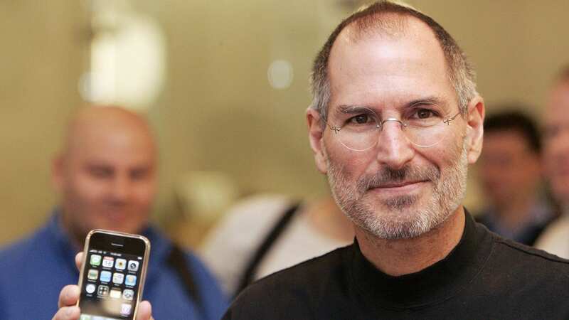 Steve Jobs with the first generation iPhone in 2007 (Image: AFP/Getty Images)