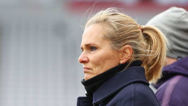 Sarina Wiegman instructs her players during the Arnold Clark Cup match against Italy (Image: Getty Images)