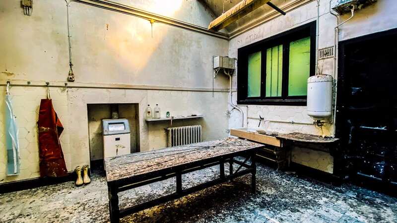 A hanging apron, an examination board can be seen in this spine-chilling photo. (Image: mediadrumimages/MacorleeTravels)