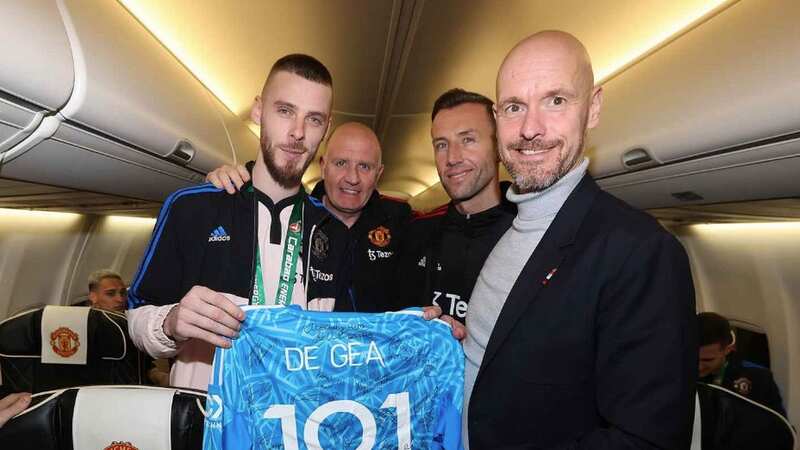 David de Gea was presented with a signed shirt by Erik ten Hag (Image: manutd.com)