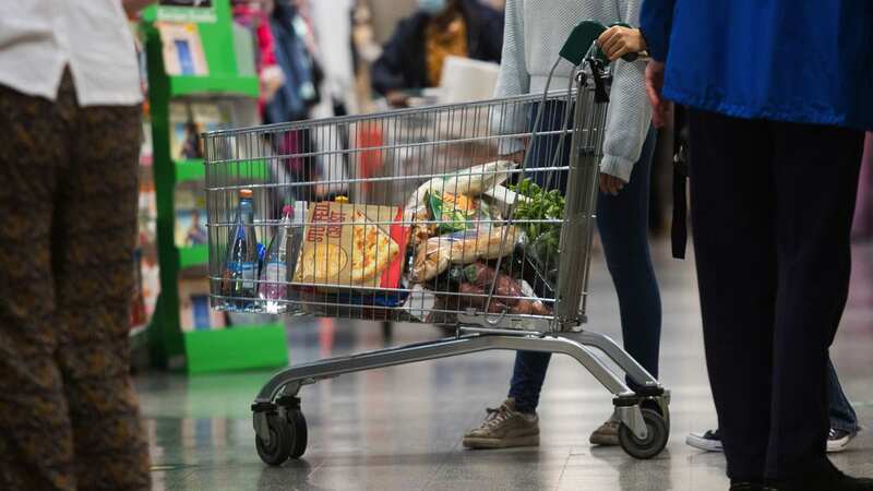 Supermarket shoppers are paying more in stores (Image: Chris Ratcliffe/Bloomberg via Getty Images)