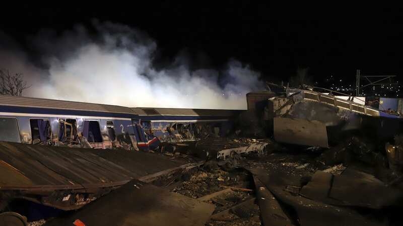 At least 40 dead after train crash 