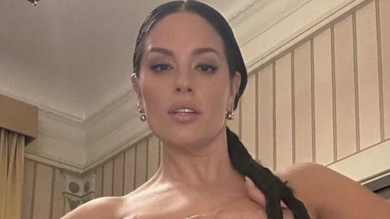 Ashley Graham nude in behind-the-scenes photo after car crash Hugh Grant chat