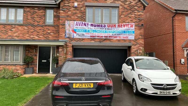 Balbinde Singh has put up a banner expressing his frustration with Avant Homes (Image: Derby Telegraph/BPM MEDIA)