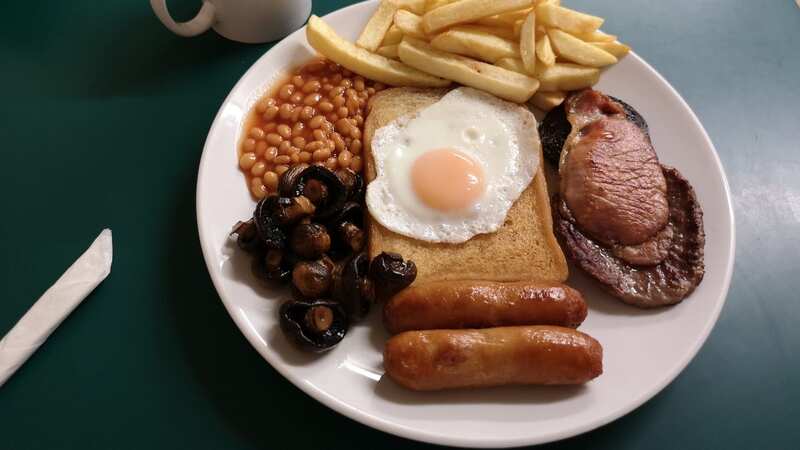 A full English should also be served with a tea or coffee, according to experts (Image: Getty Images)