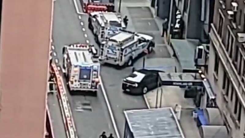 FBI suspect threatens to jump from 31st floor of skyscraper during arrest