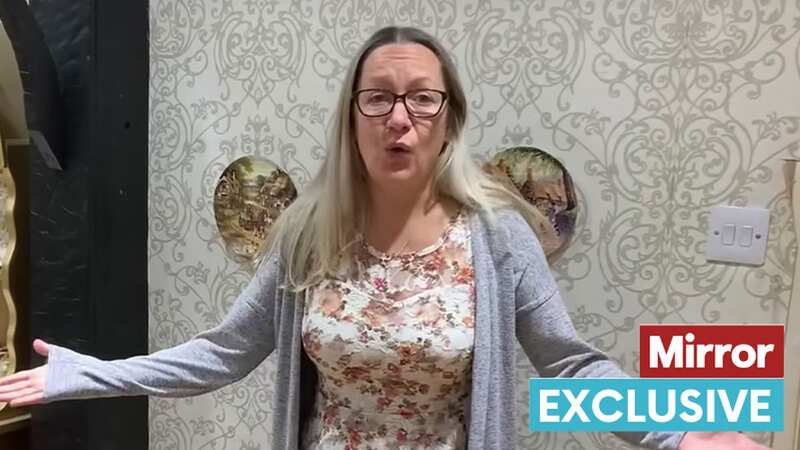 Singing estate agent leaves people in stitches with 