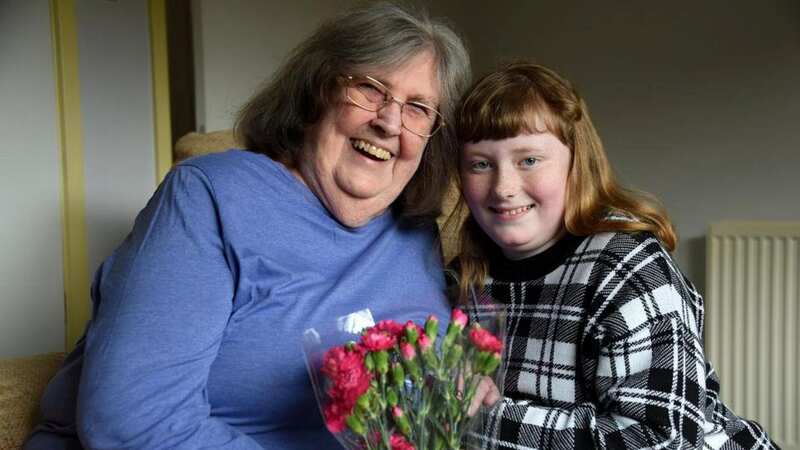 Maureen Jacklin, 74, with lifesaver Amelia Ling, 11 (Image: Denise Bradley SWNS)
