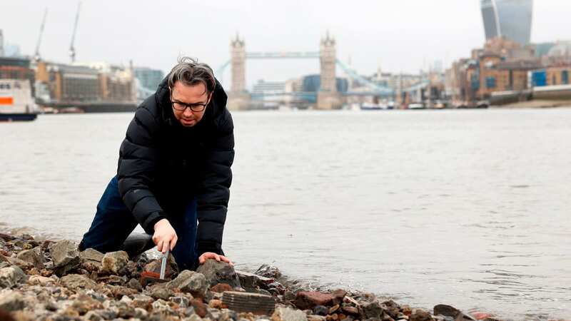 Mudlark and architect, Jason Sandy on the river Thames in London (Image: Facundo Arrizabalaga)