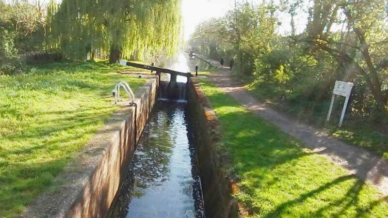 Two teenage girls were raped on Grand Union Canal towpath near Park Street, in Aylesbury, say police (Image: Google Streetview)