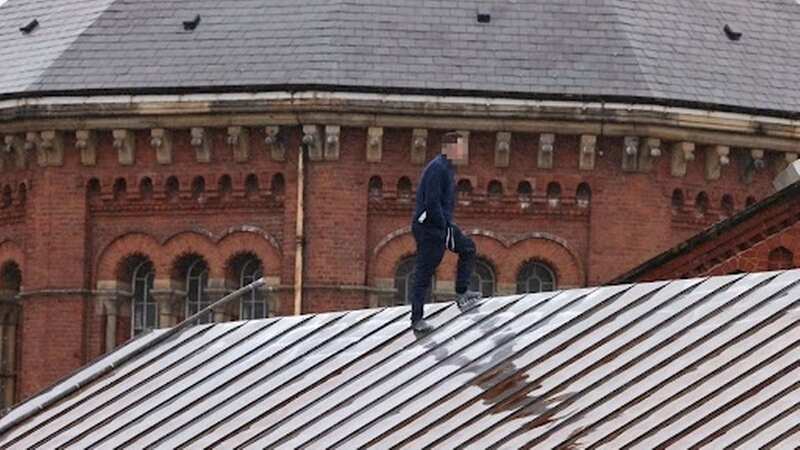 Inmate climbs onto roof of notorious UK prison in standoff with police