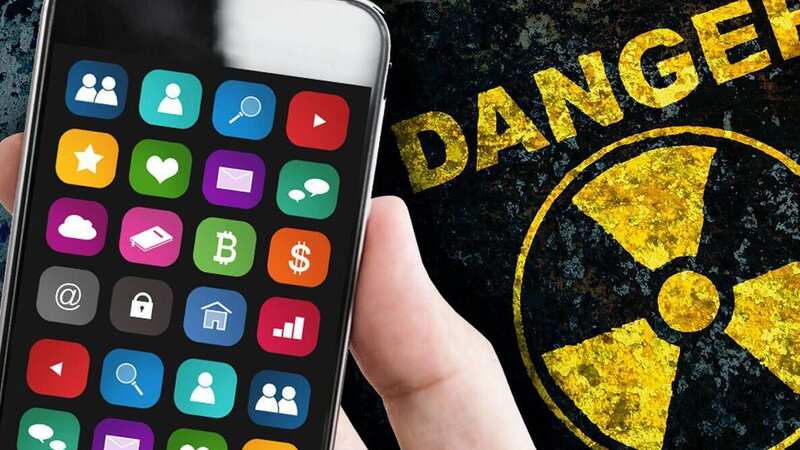 Android app warning (Image: GETTY)
