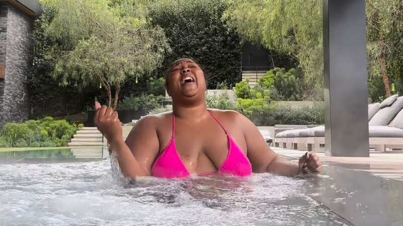Lizzo praised by fans as she oozes confidence in pink bikini at 