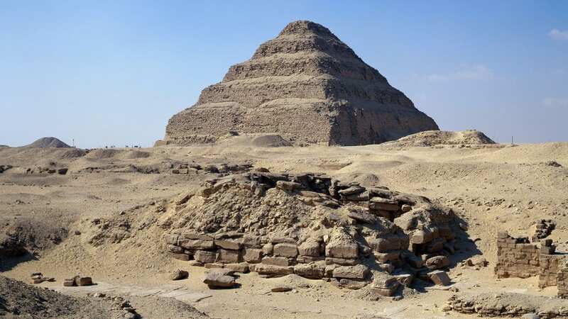 The Step Pyramid of Djoser and the Userkaf Pyramid in Saqqara (Image: De Agostini via Getty Images)