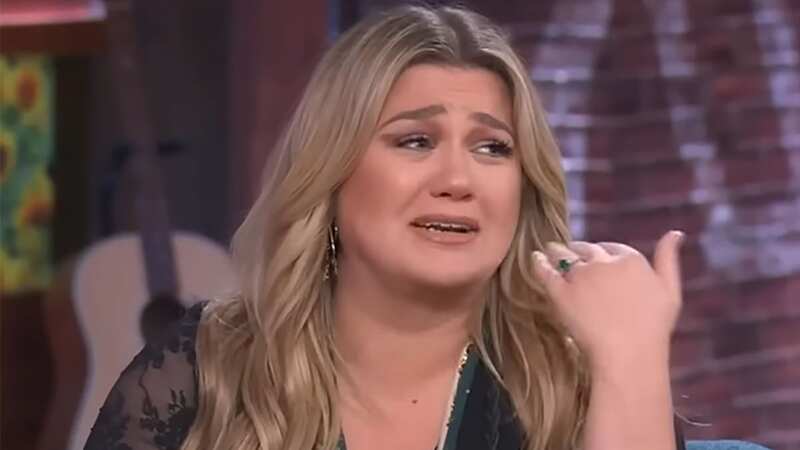 Kelly Clarkson breaks down in tears as she shares reason daughter, 8, is bullied