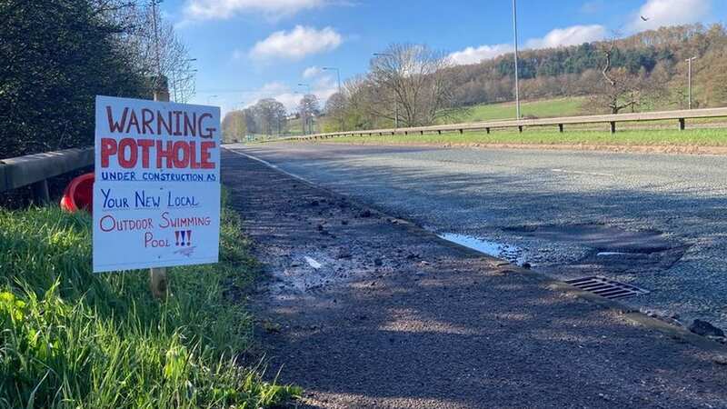 A driver has put a hilarious sign up near a pothole (Image: Stoke-on-Trent Live WS)