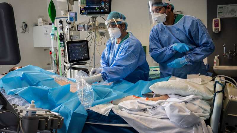 Patients with COVID-19 or suspected COVID-19 are treated in intensive care (Image: Getty Images)