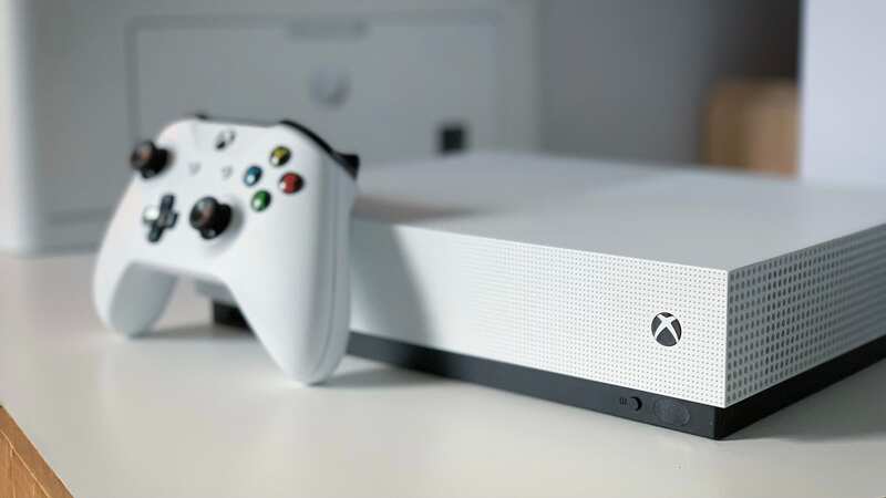 Xbox Series S Console with White Controller (Image: Photo by Louis-Philippe Poitras on Unsplash)