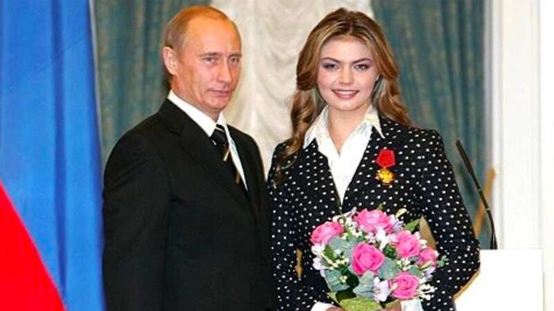 Vladimir Putin awards Alina Kabaeva with 