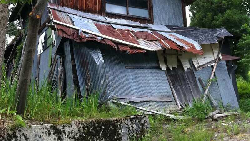 Huge 6.8 magnitude earthquake destroys homes and crumbles hillsides