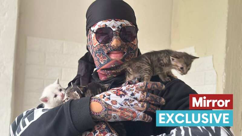 MC KilimMan with his new kitten pals