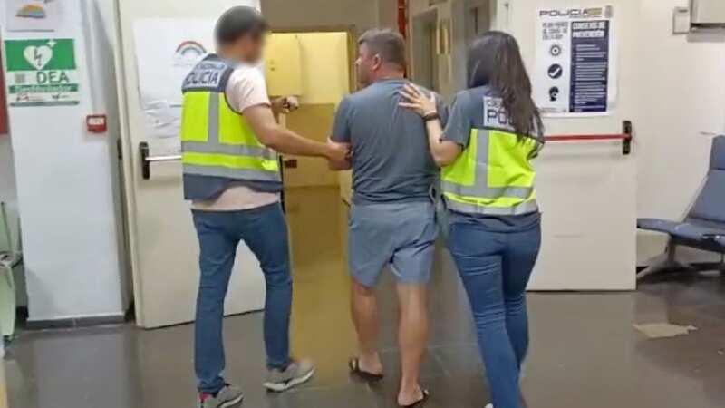 Moment Kinahan gang boss is arrested while eating in Spanish restaurant