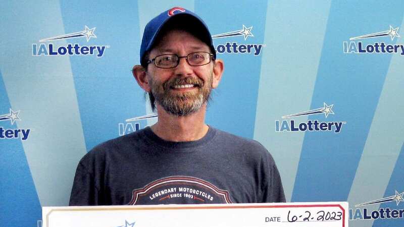 Bradley Sprout, 51, won $25,000 after he bought a ticket at a Hy-Vee store in Bettendorf, Iowa, USA. (Image: Twitter/@ialottery)