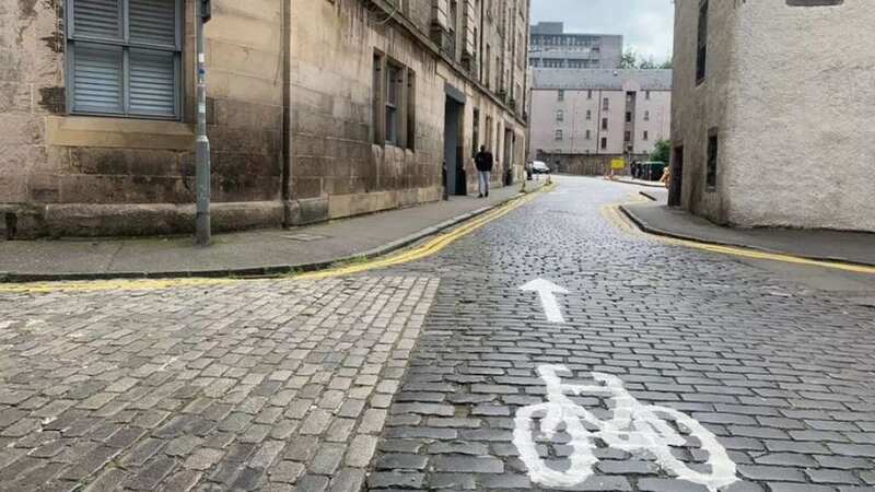 A resident claimed cyclists had to ride into oncoming traffic (Image: Edinburgh Live)
