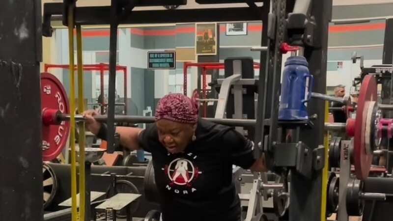 Nora Langdon lifting in the gym (Image: jazzienora/Instagram)