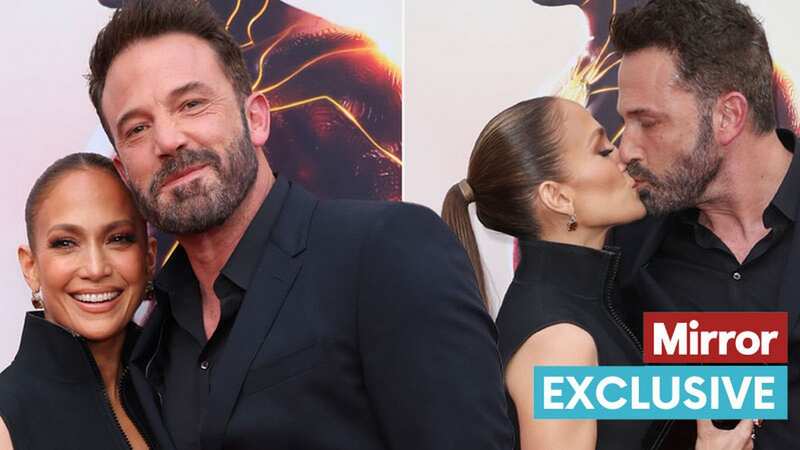 Jennifer Lopez and Ben Affleck kissed on the red carpet