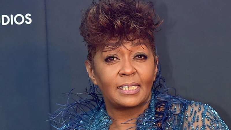 Anita Baker has removed Babyface from her tour