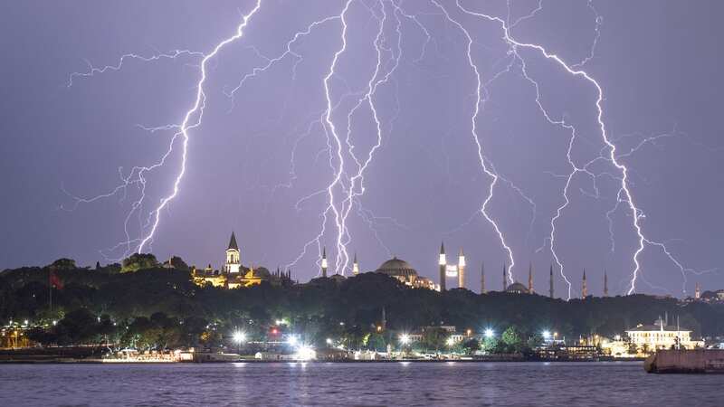 These skies in Istanbul may be repeated across the UK on Sunday (Image: Anadolu Agency via Getty Images)