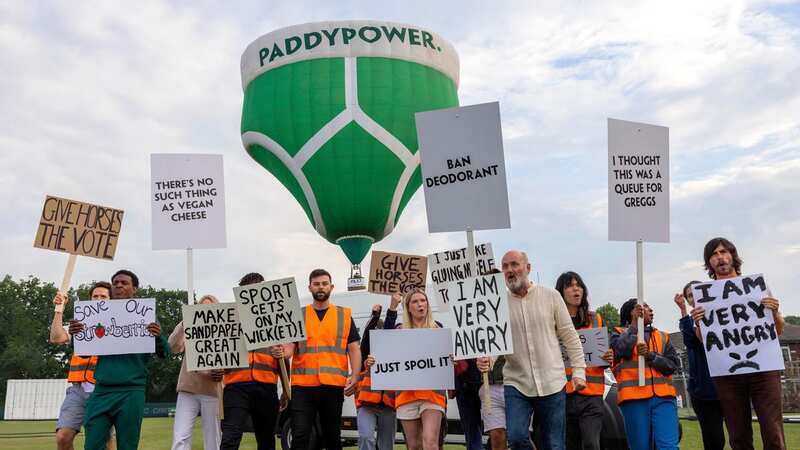 Paddy Power proposes prank plan to remove sports protestors from events in hot air balloon (Image: PinPep)