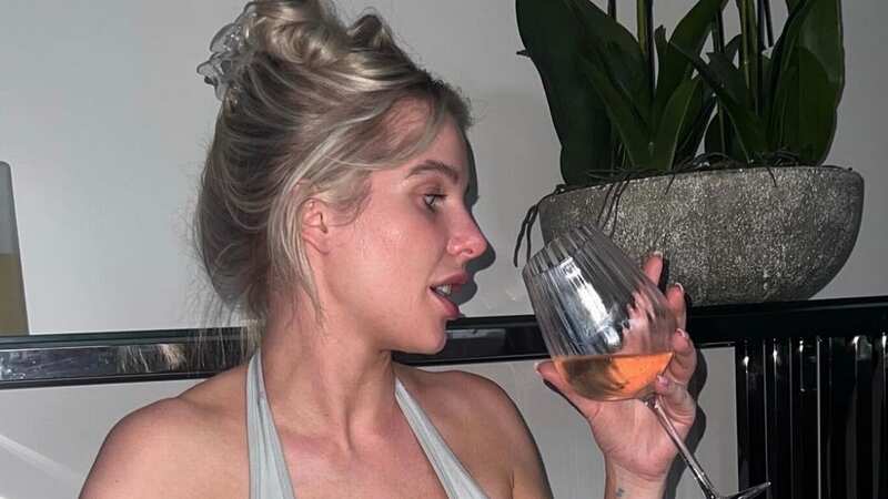 Helen Flanagan attempted to get a cute picture with her children (Image: Instagram)