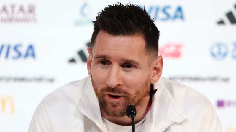 Lionel Messi sent warning over Man Utd transfer target with surprising admission